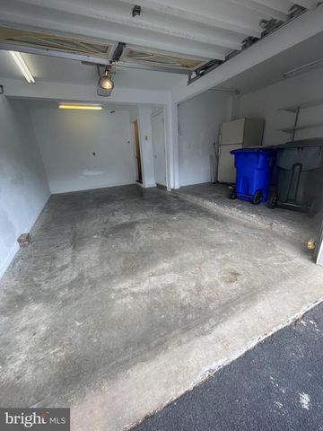 1323 LINDSAY LN, Hagerstown, MD 21742