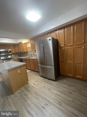 1323 LINDSAY LN, Hagerstown, MD 21742