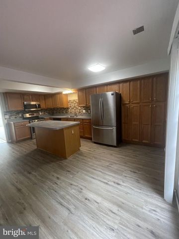 1323 LINDSAY LN, Hagerstown, MD 21742