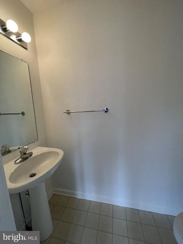 1323 LINDSAY LN, Hagerstown, MD 21742