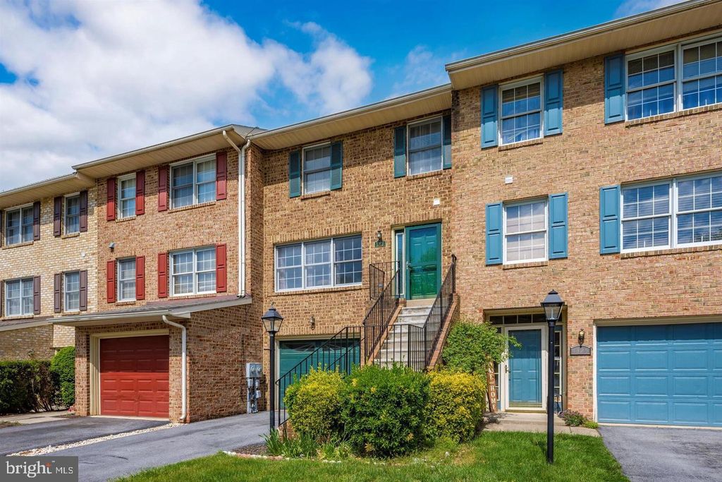 1323 LINDSAY LN, Hagerstown, MD 21742