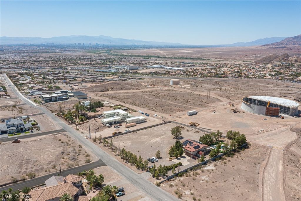 Image 25 of property listing at Address unavailable.