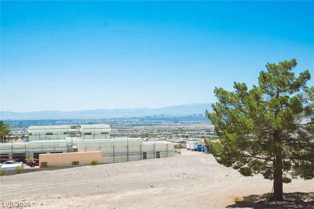 Image 6 of property listing at Address unavailable.