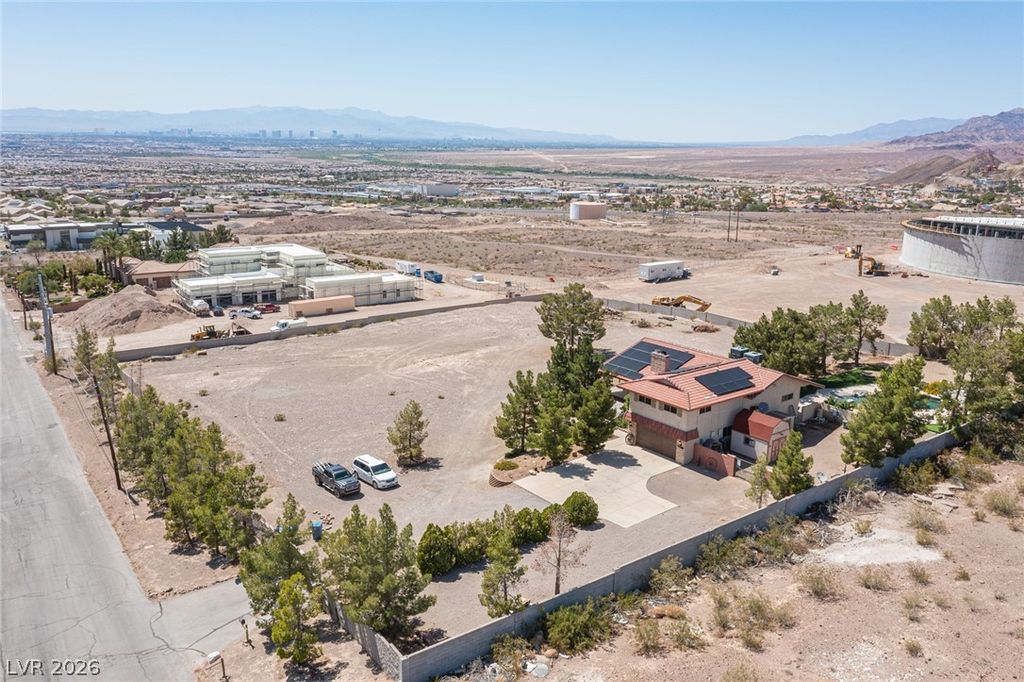 Image 7 of property listing at Address unavailable.