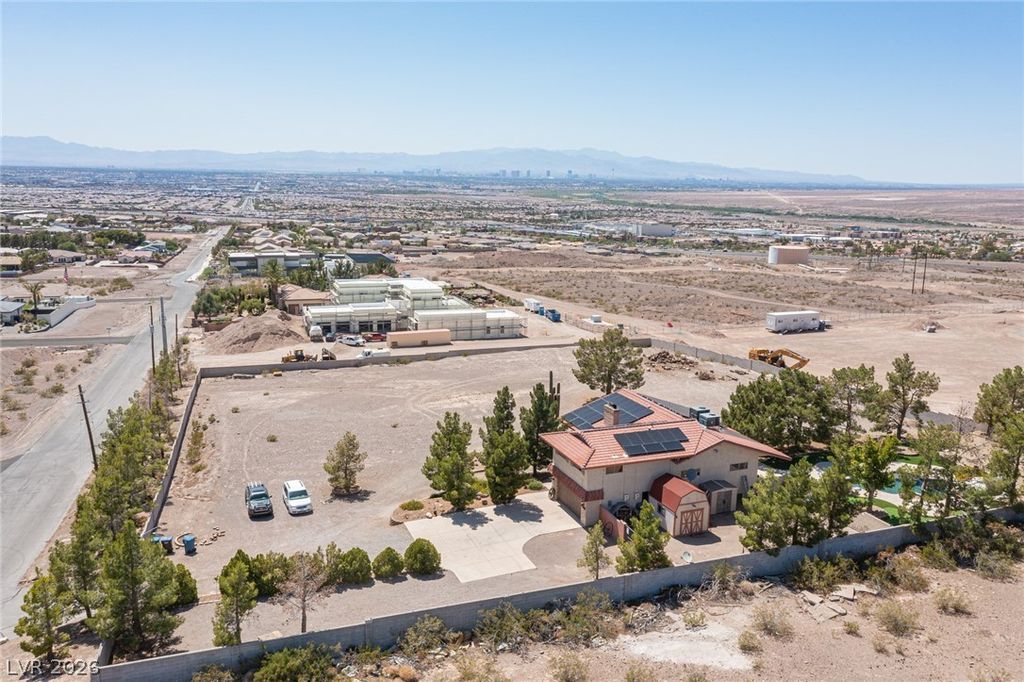 Image 8 of property listing at Address unavailable.