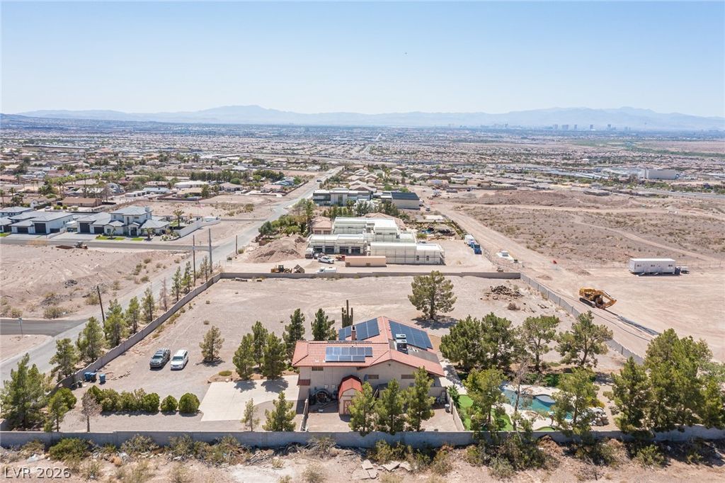 Image 9 of property listing at Address unavailable.