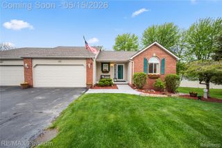 1270 Crystal Pointe Circle, Fenton Charter Township, MI 48430