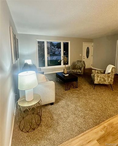 5783 Williamsburg Court, Waterford, MI 48327