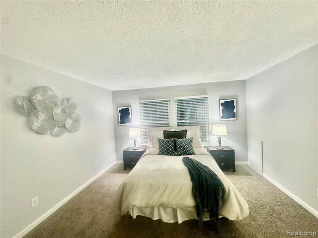 5783 Williamsburg Court, Waterford, MI 48327