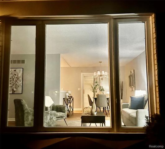 5783 Williamsburg Court, Waterford, MI 48327