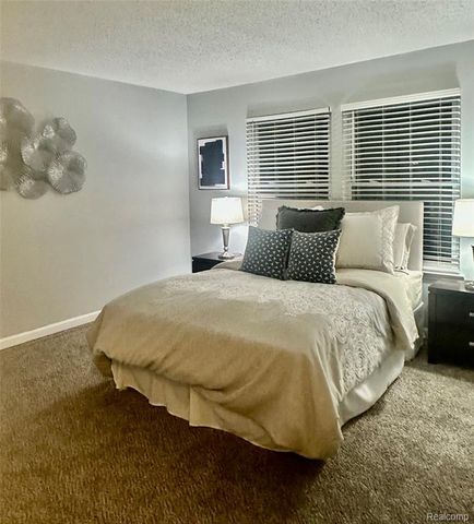 5783 Williamsburg Court, Waterford, MI 48327