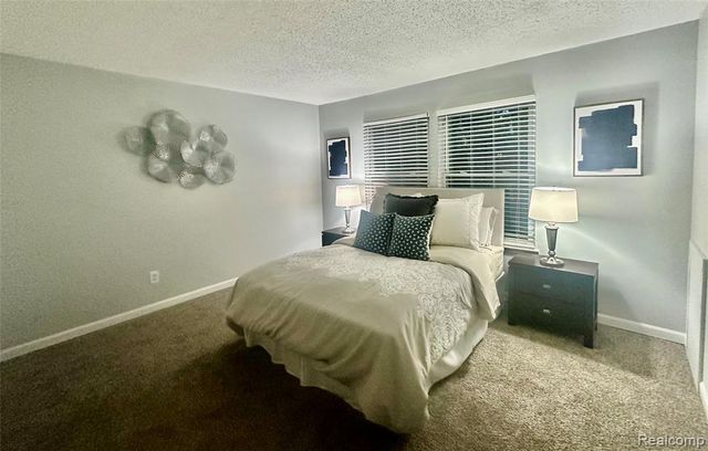 5783 Williamsburg Court, Waterford, MI 48327