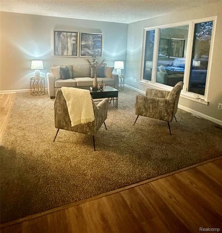 5783 Williamsburg Court, Waterford, MI 48327