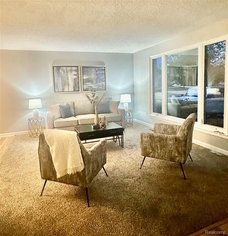5783 Williamsburg Court, Waterford, MI 48327