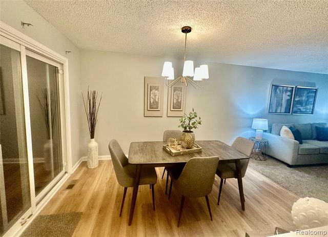 5783 Williamsburg Court, Waterford, MI 48327