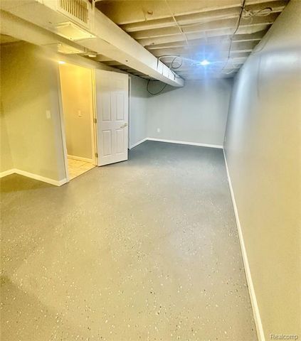 5783 Williamsburg Court, Waterford, MI 48327