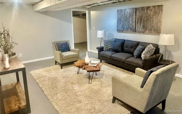 5783 Williamsburg Court, Waterford, MI 48327