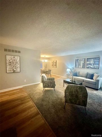 5783 Williamsburg Court, Waterford, MI 48327