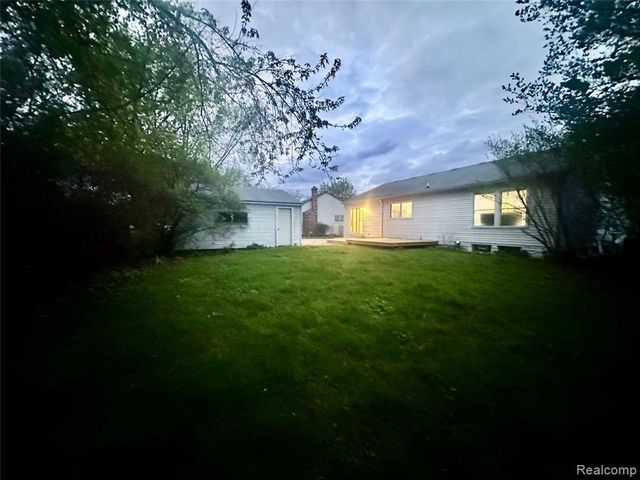 5783 Williamsburg Court, Waterford, MI 48327