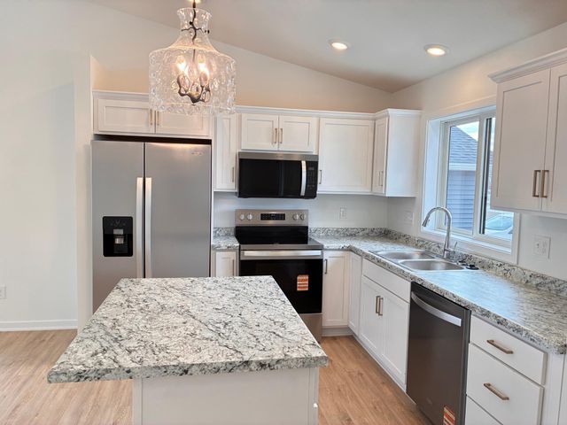 911 3rd Street, Wanamingo, MN 55983