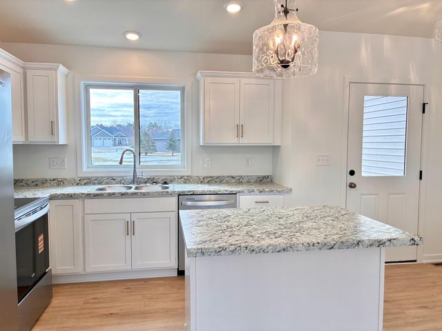 911 3rd Street, Wanamingo, MN 55983