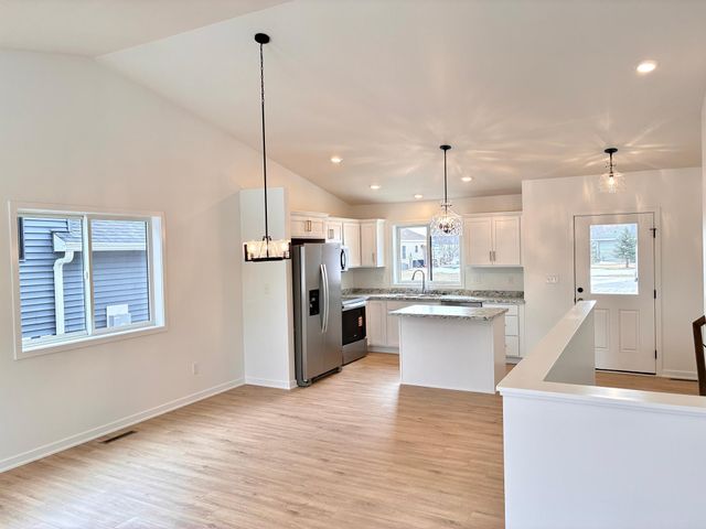 911 3rd Street, Wanamingo, MN 55983