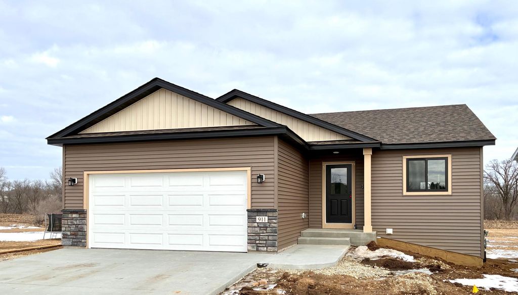 911 3rd Street, Wanamingo, MN 55983