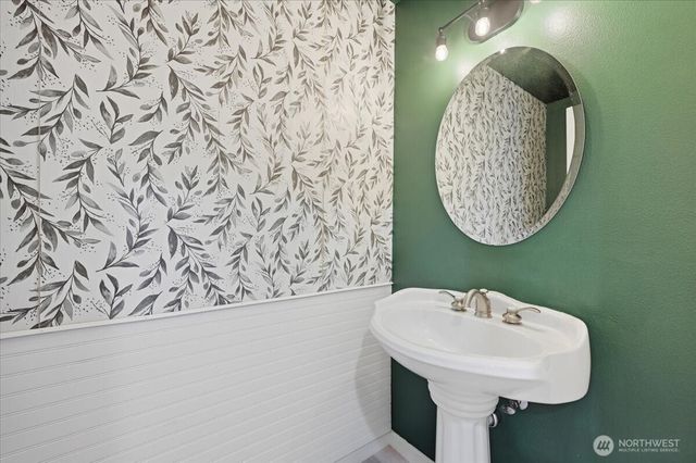 10217 SE 237th St, Kent, WA 98031