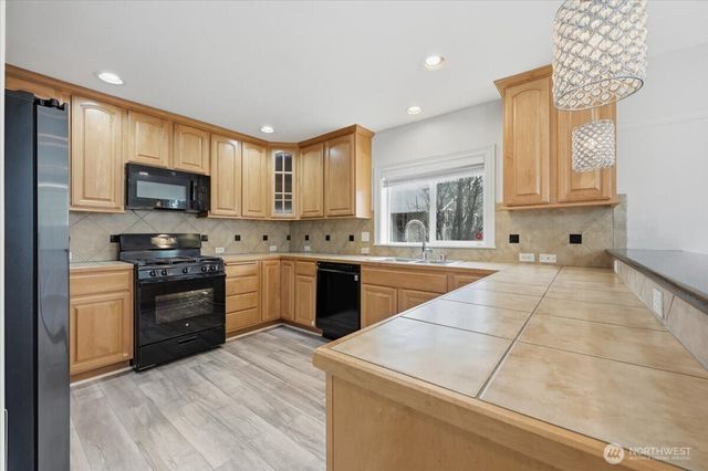 10217 SE 237th St, Kent, WA 98031