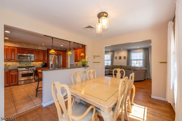 5 Abbey Ln, Pequannock Twp., NJ 07444