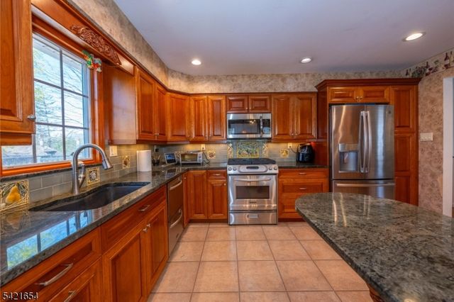5 Abbey Ln, Pequannock Twp., NJ 07444