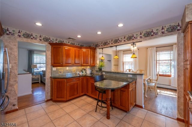 5 Abbey Ln, Pequannock Twp., NJ 07444