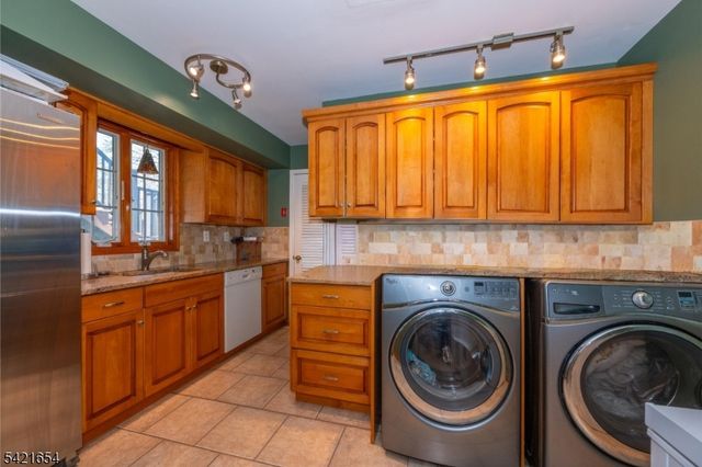 5 Abbey Ln, Pequannock Twp., NJ 07444