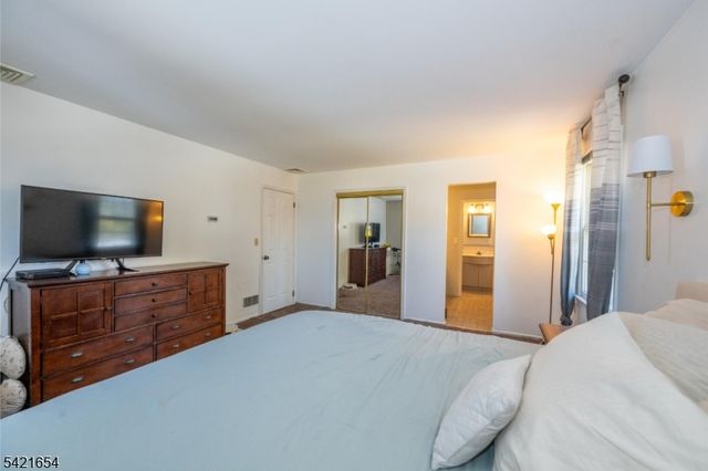 5 Abbey Ln, Pequannock Twp., NJ 07444