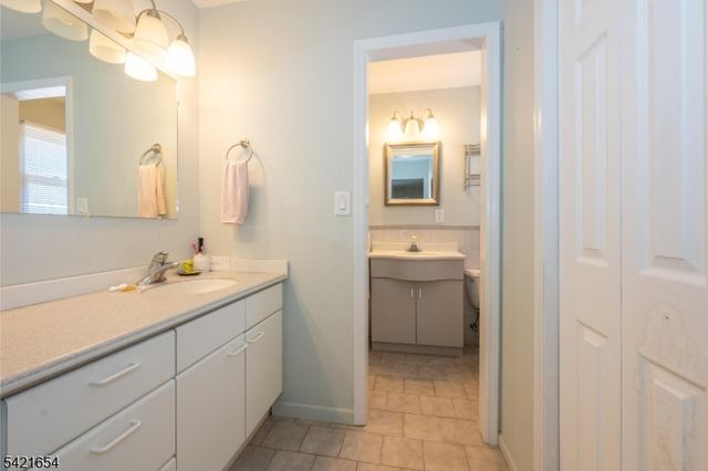 5 Abbey Ln, Pequannock Twp., NJ 07444