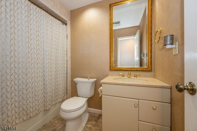5 Abbey Ln, Pequannock Twp., NJ 07444