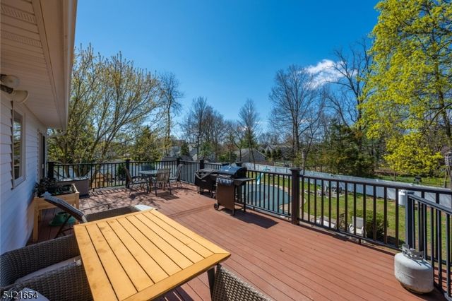 5 Abbey Ln, Pequannock Twp., NJ 07444