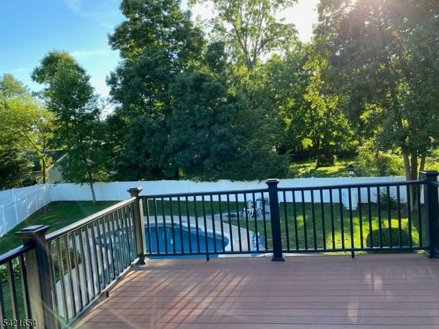5 Abbey Ln, Pequannock Twp., NJ 07444