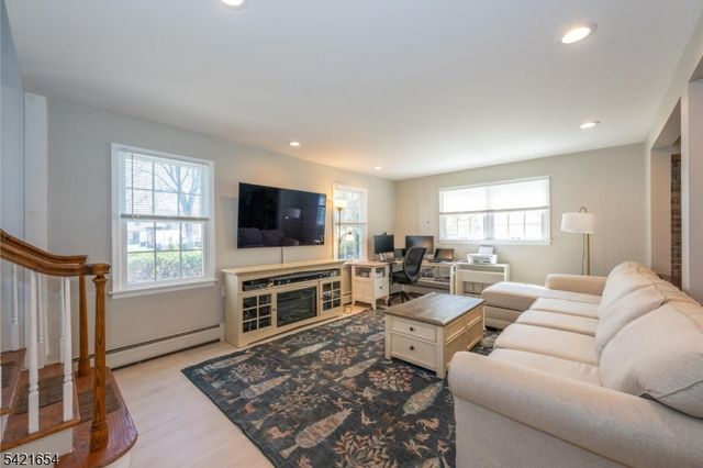 5 Abbey Ln, Pequannock Twp., NJ 07444