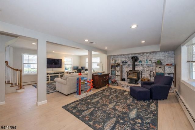 5 Abbey Ln, Pequannock Twp., NJ 07444