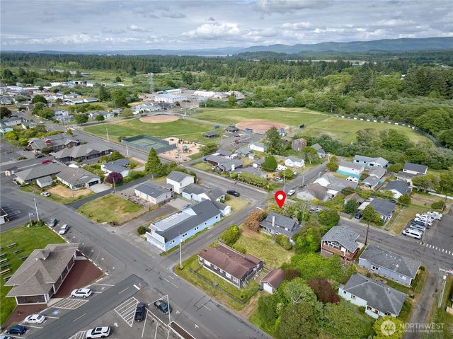 209 3rd Street SE, Long Beach, WA 98631