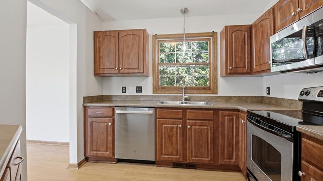 17604 Lorence Way, Eden Prairie, MN 55346