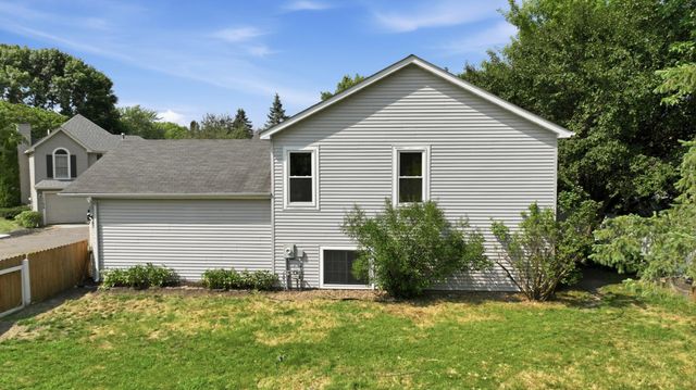 17604 Lorence Way, Eden Prairie, MN 55346