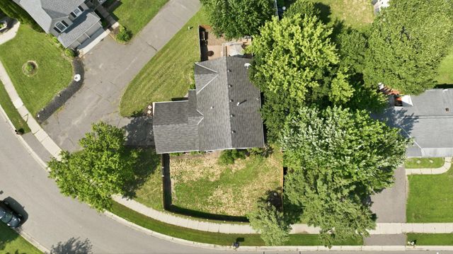 17604 Lorence Way, Eden Prairie, MN 55346