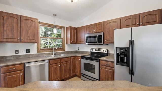 17604 Lorence Way, Eden Prairie, MN 55346