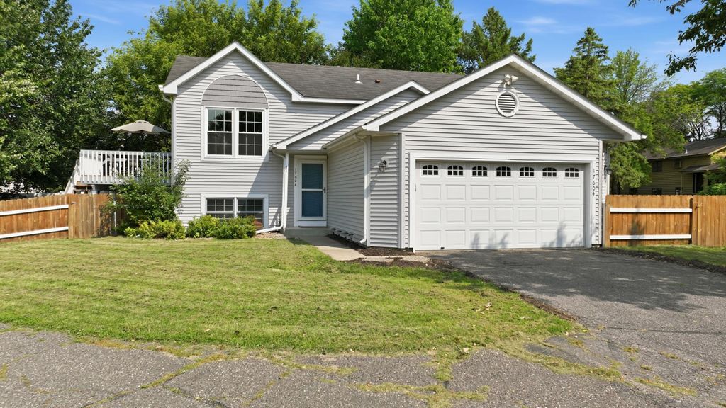 17604 Lorence Way, Eden Prairie, MN 55346