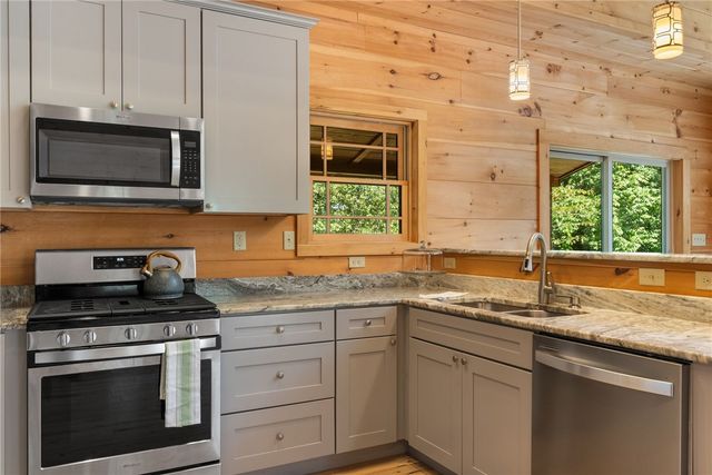 711 Scharlin Drive, Pickens, SC 29671