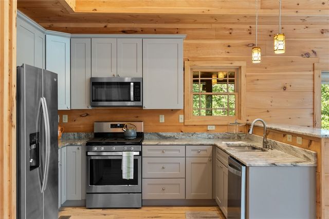 711 Scharlin Drive, Pickens, SC 29671