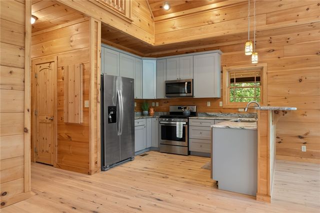 711 Scharlin Drive, Pickens, SC 29671