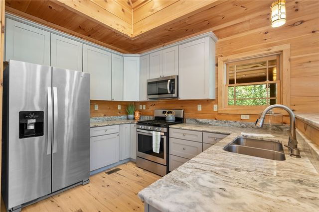 711 Scharlin Drive, Pickens, SC 29671